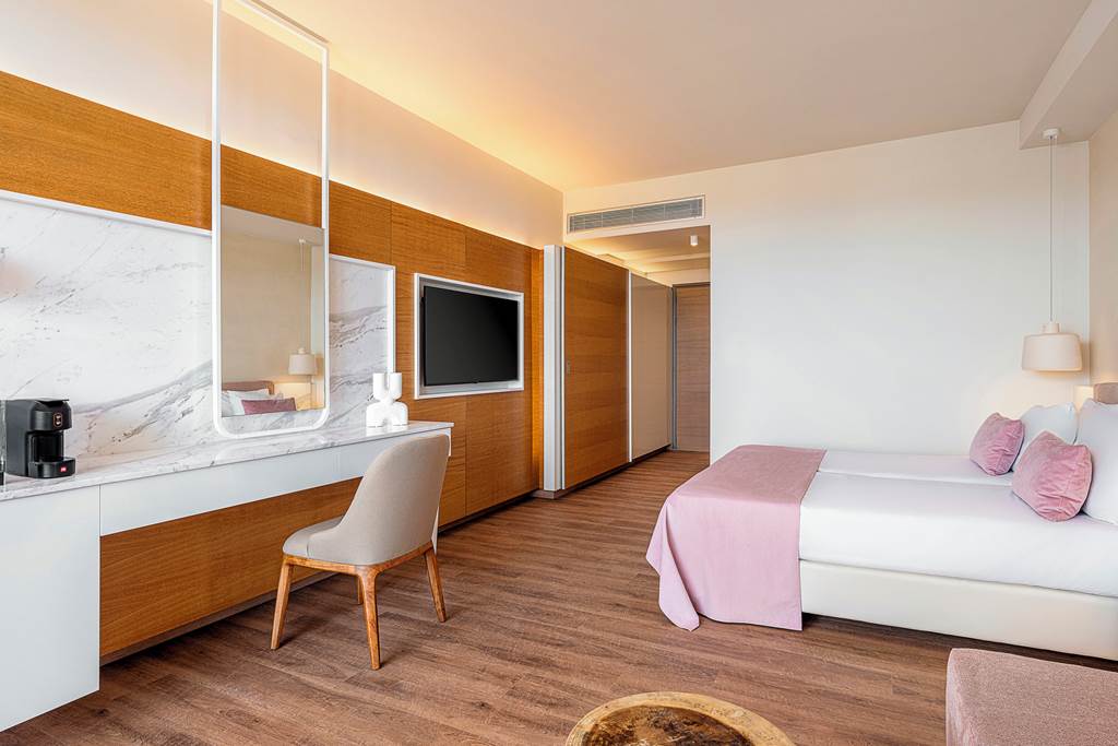 CHQ_80020_Avra_Imperial_Hotel_0624_05.jpg