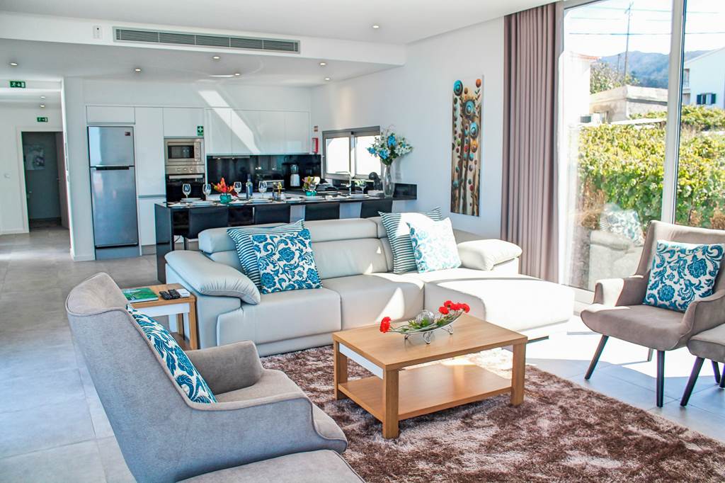 FNC_87067_Villa_Calheta_Heights_0124_10.jpg