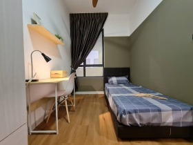 SMALL ROOM