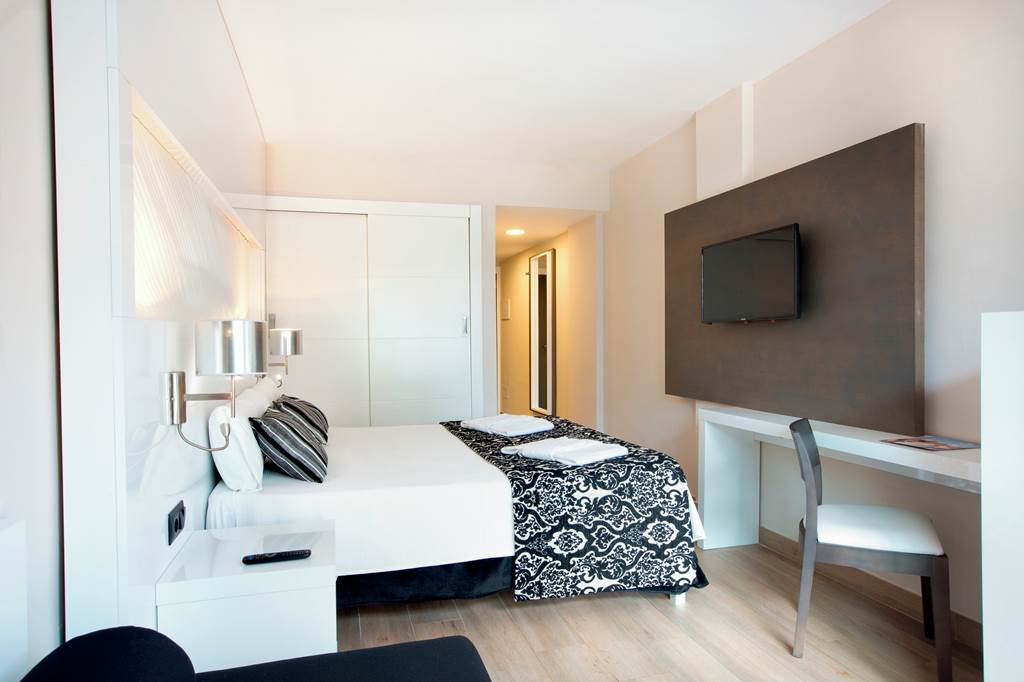 PMI_74702_Mar_Hotels_Playa_de_Muro_Suites_1024_03.jpg