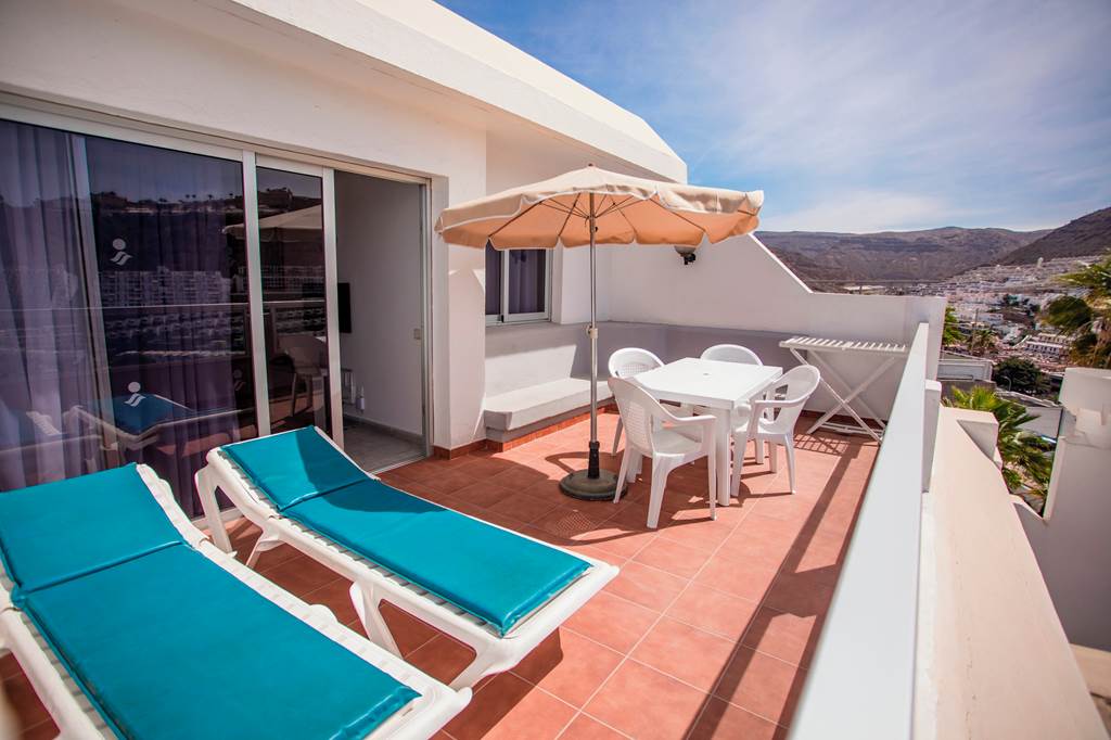 LPA_74944_Servatur_Montebello_Apartments_0523_03.jpg