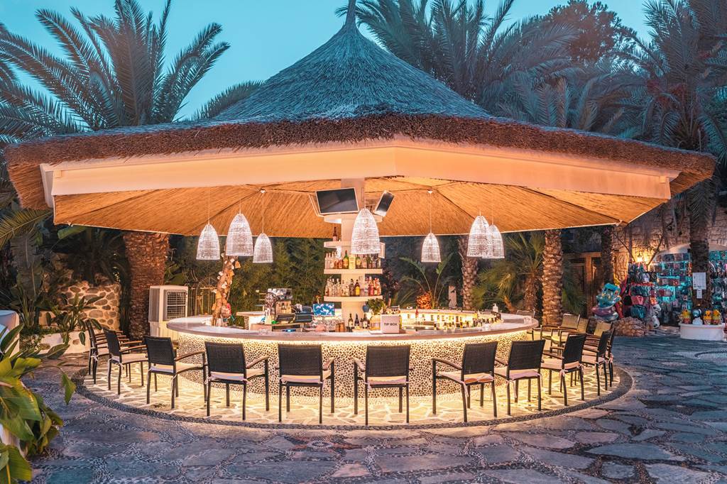 DLM_68809_Flamingo_Hotel_0423_06.jpg
