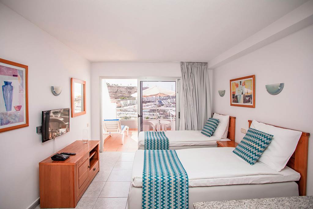 LPA_74944_Servatur_Montebello_Apartments_0523_05.jpg