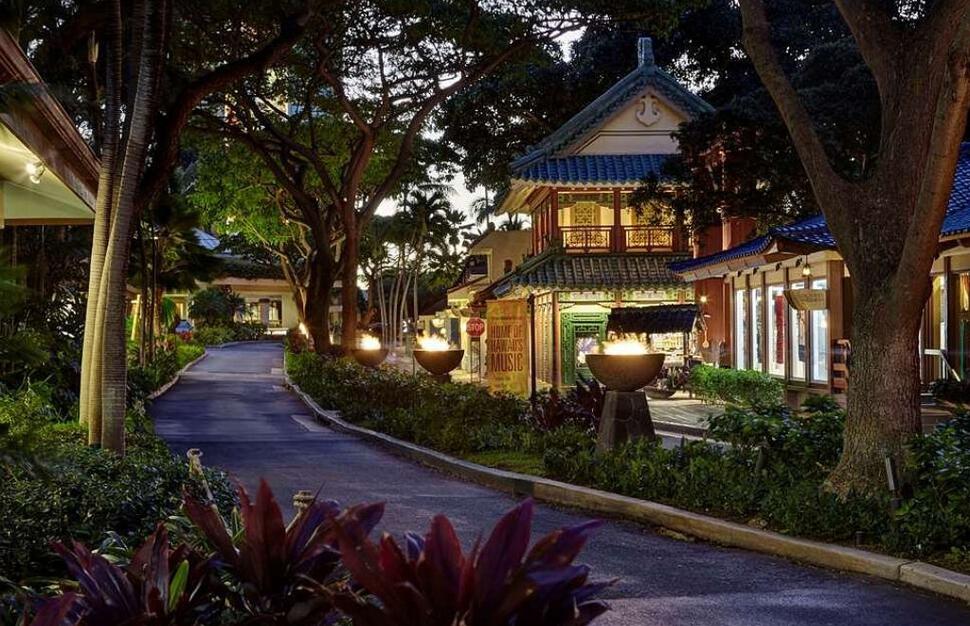 Hilton-Hawaiian-Village-Waikiki-Beach-Resort-11.jpg