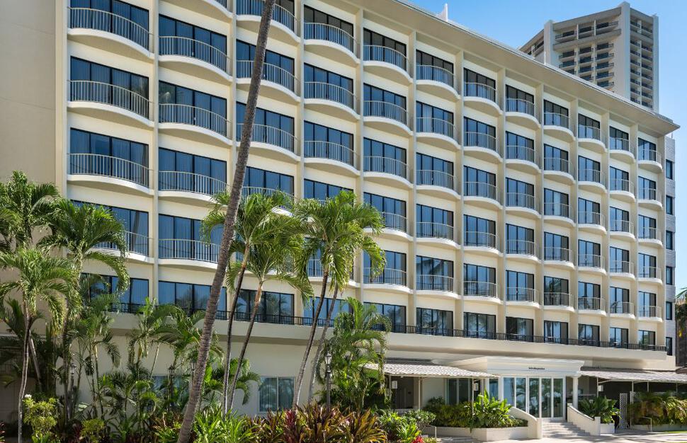 Moana-Surfrider-A-Westin-Resort-Spa-23.jpg