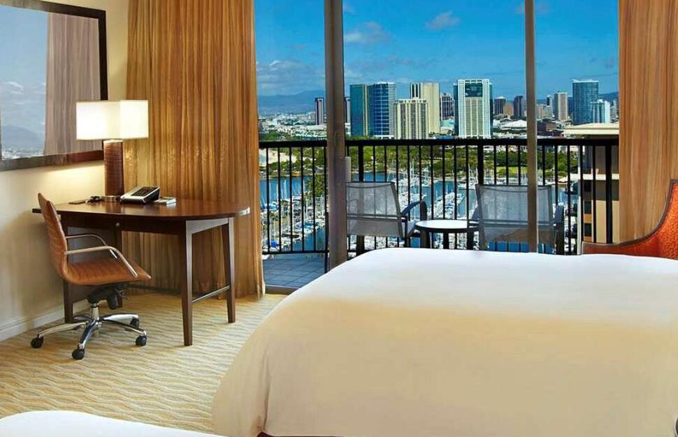 Hilton-Hawaiian-Village-Waikiki-Beach-Resort-3.jpg