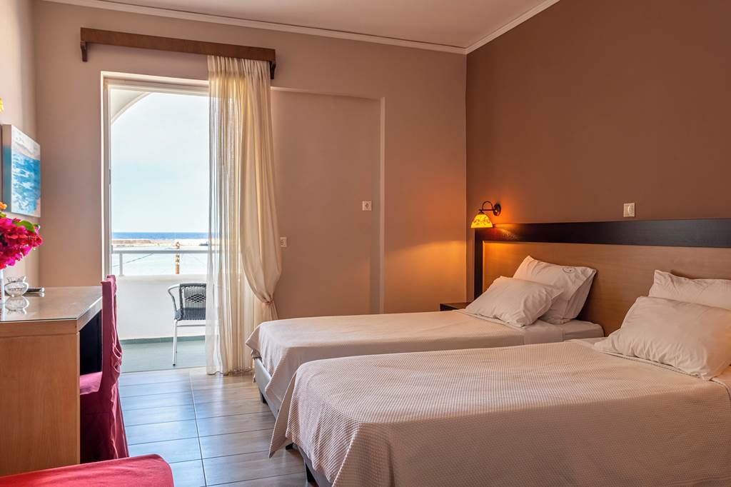 KLX_82542_Kyparissia_Beach_Hotel_1121_12.jpg