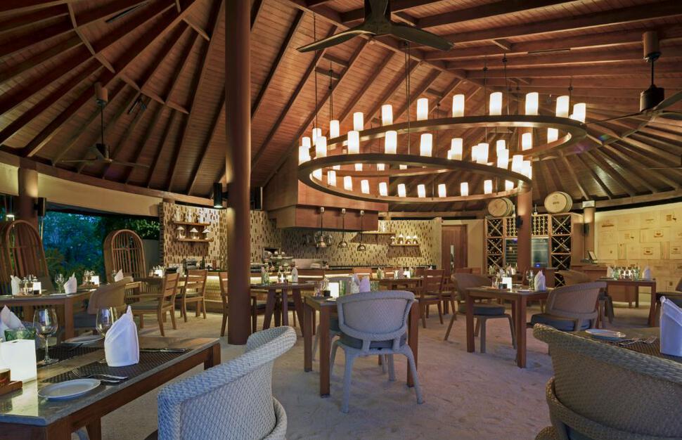Centara-Ras-Fushi-Resort-Spa-18.jpg