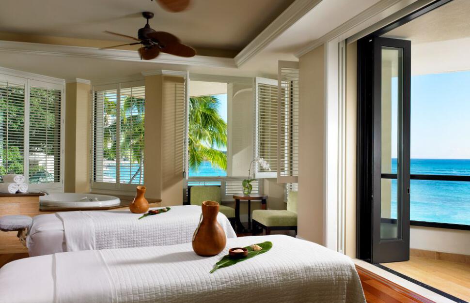 Moana-Surfrider-A-Westin-Resort-Spa-21.jpg