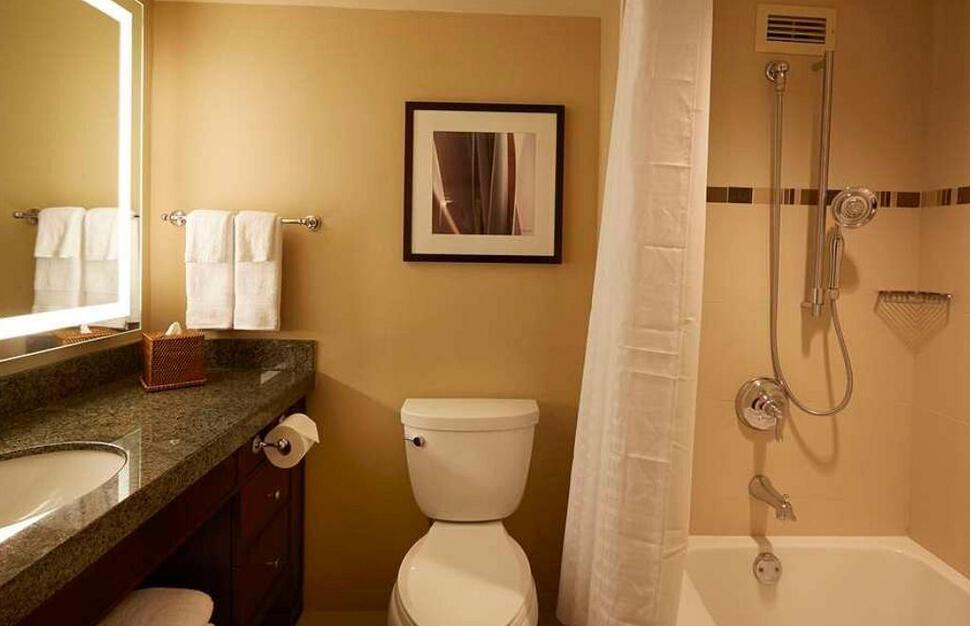 Hilton-Hawaiian-Village-Waikiki-Beach-Resort-13.jpg