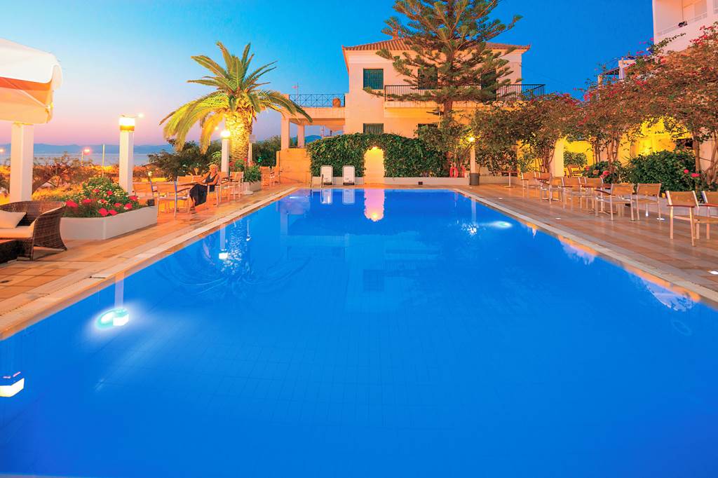 KLX_82542_Kyparissia_Beach_Hotel_1120_17.jpg