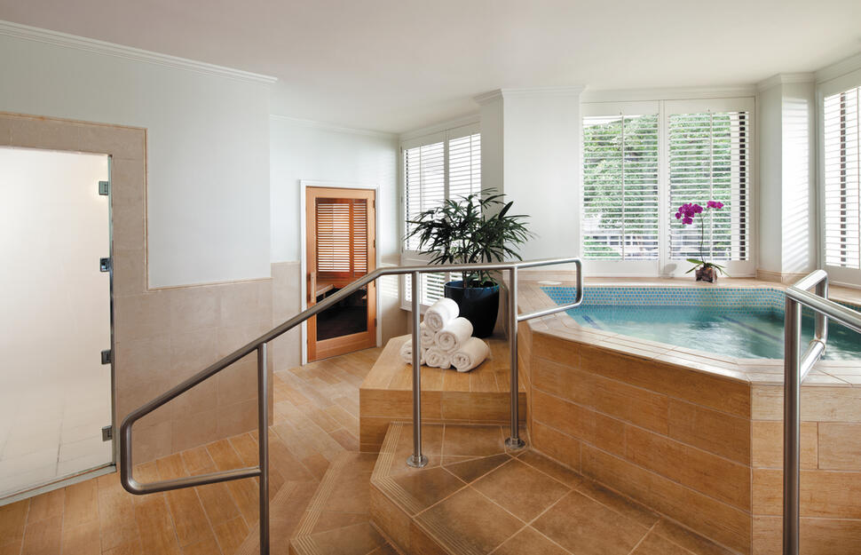 Moana-Surfrider-A-Westin-Resort-Spa-12.jpg