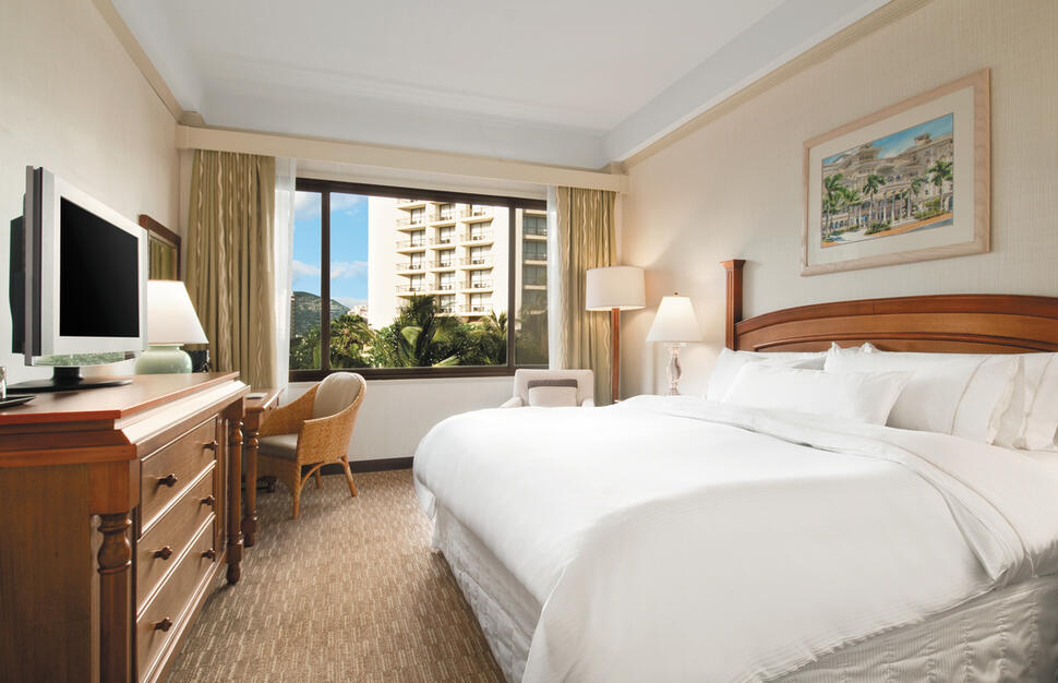Moana-Surfrider-A-Westin-Resort-Spa-3.jpg