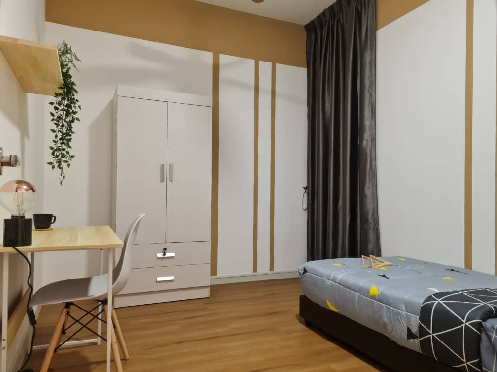 MEDIUM ROOM-1