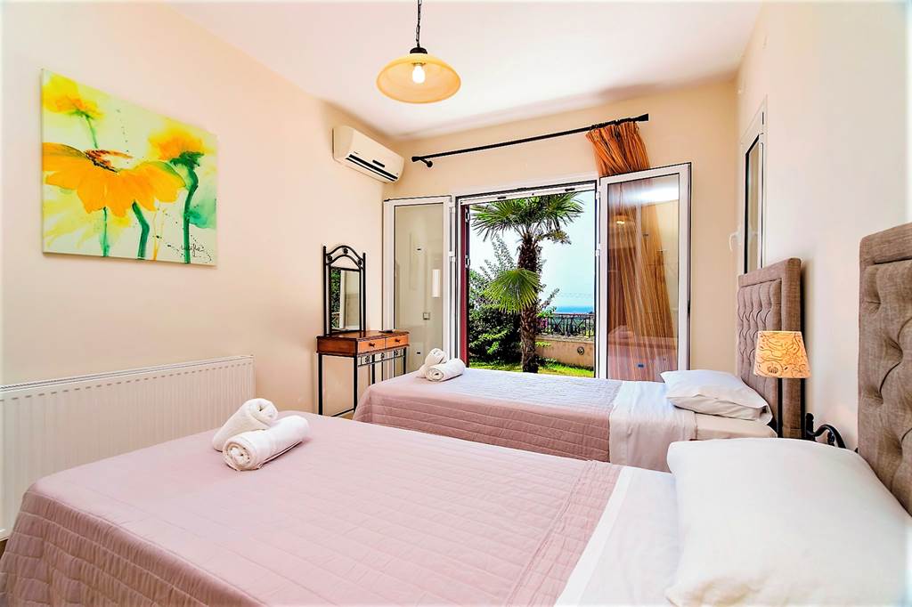 EFL_82796_Villa_Dina_Kefalonia_0920_04.jpg
