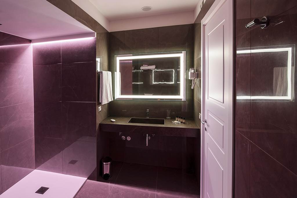 NAP_79287_Caruso_Place_Boutique_&_Wellness_Suites_0724_05.jpg