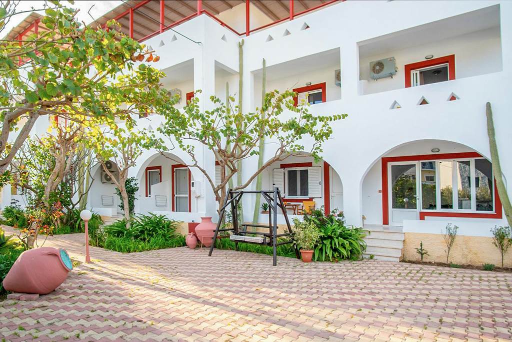 KGS_88459_Emerald_Hotel_1124_02.jpg