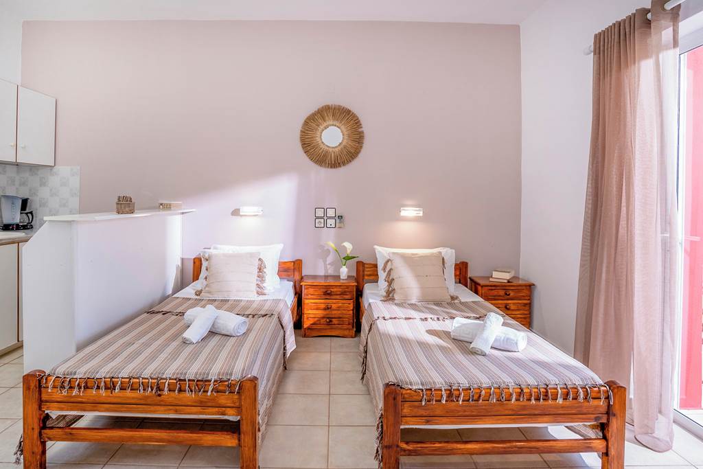 KGS_88459_Emerald_Hotel_1124_08.jpg
