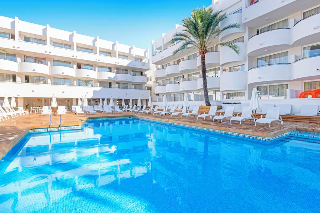 PMI_83925_Palmanova_Beach_by_TRH_0922_15.jpg