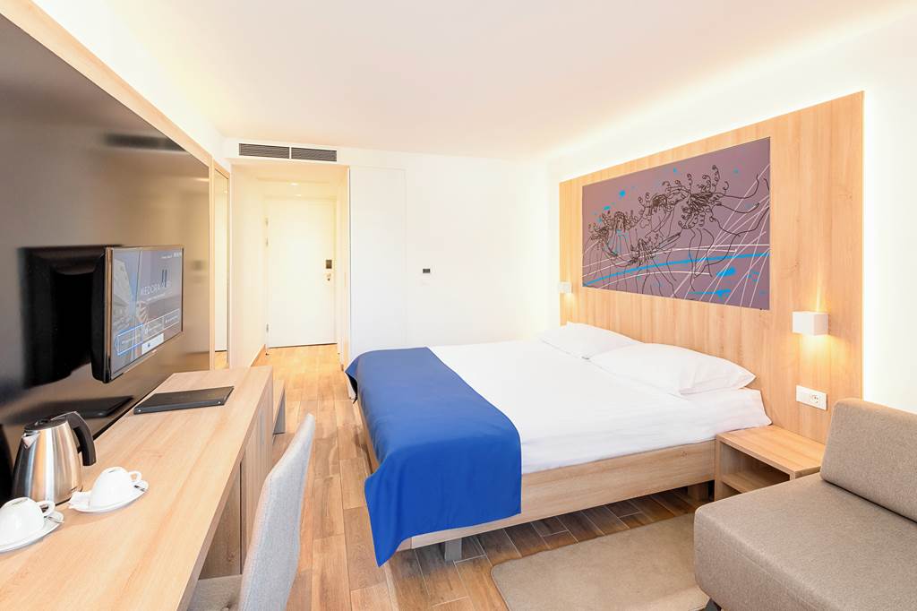 SPU_73744_Medora_Auri_Beach_Resort_0924_03.jpg