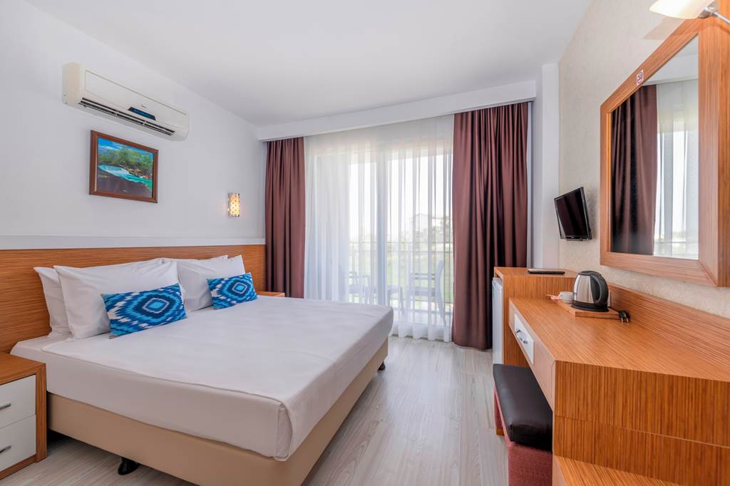 AYT_83886_A_Hotel_Side_0622_26.jpg