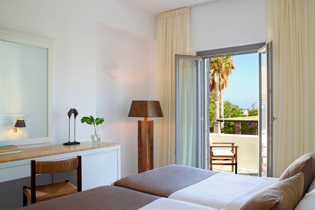 JTR_84113_9_Muses_Santorini_Resort_0822_09.jpg