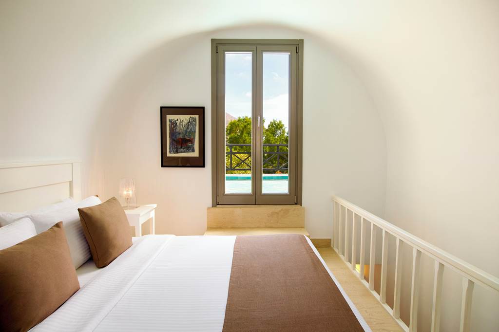 JTR_84113_9_Muses_Santorini_Resort_0822_17.jpg