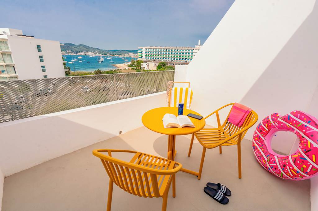 IBZ_84119_Ryan's_Lola_Ibiza_0723_58.jpg