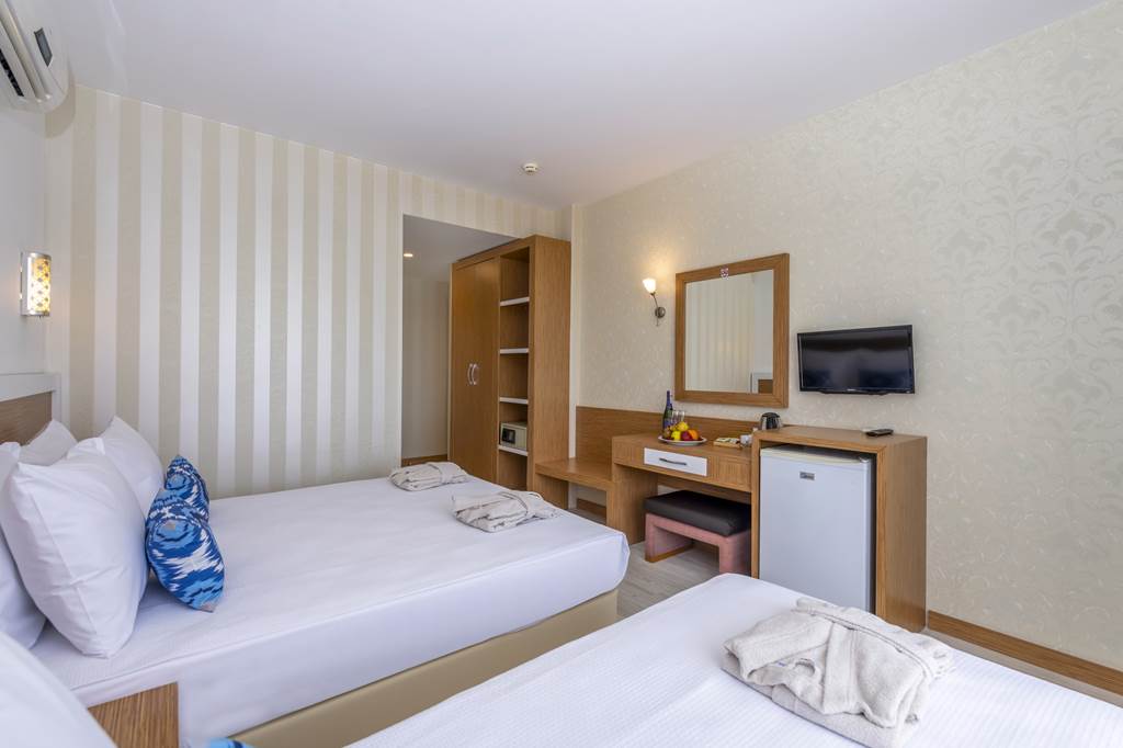AYT_83886_A_Hotel_Side_0622_24.jpg