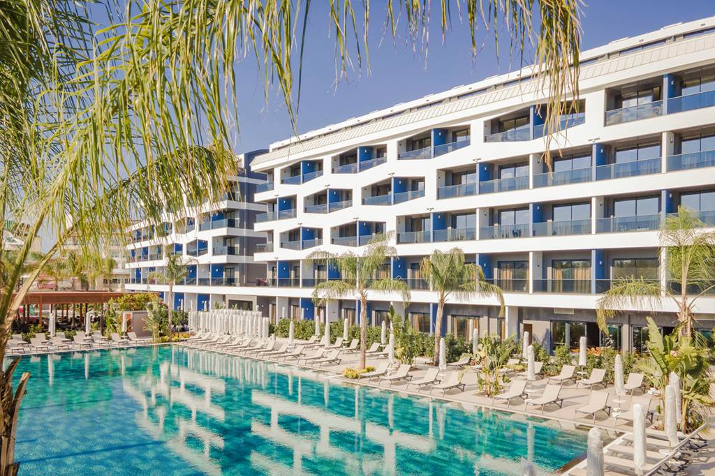 AYT_83315_Liu_Resorts_1121_10.jpg