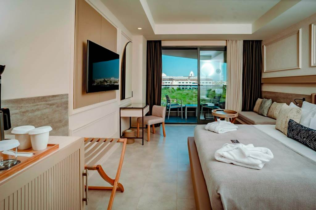 AYT_83315_Liu_Resorts_0822_01.jpg