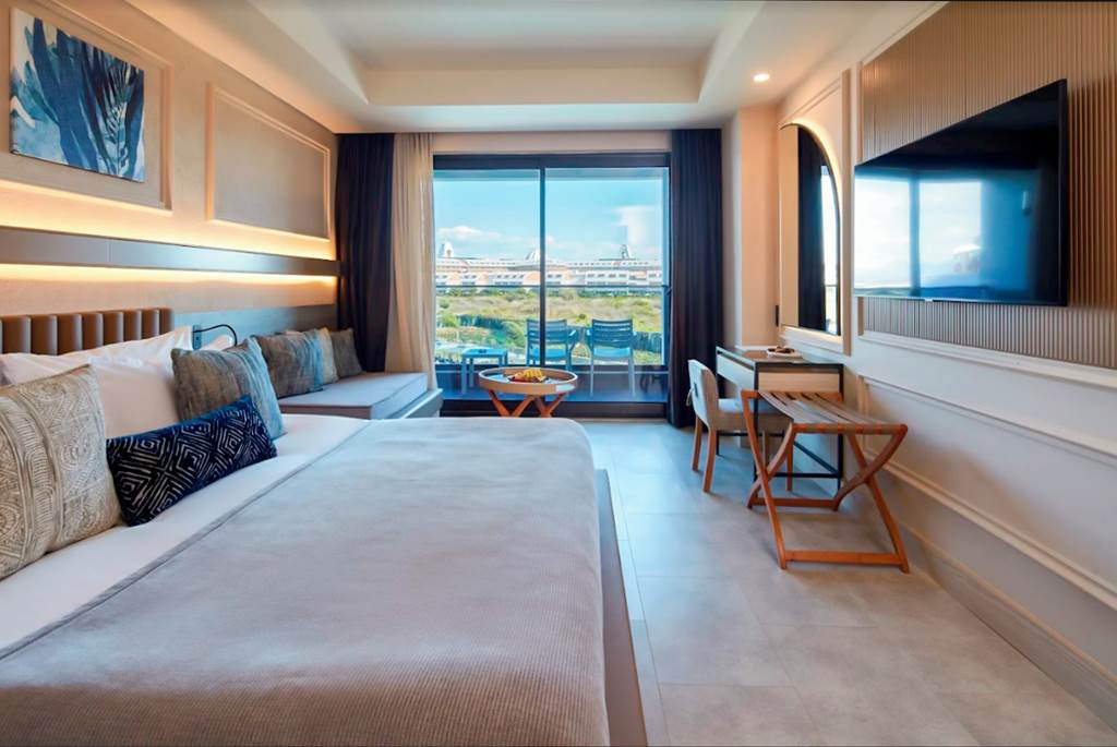AYT_83315_Liu_Resorts_0822_03.jpg