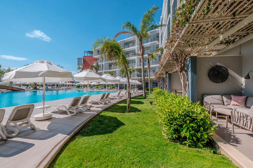 AYT_82525_Barut_GOIA_formerly_Barut_Sunwing_Side_Beach_0424_15.jpg