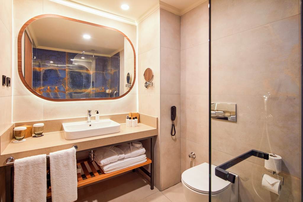 AYT_83315_Liu_Resorts_1221_02.jpg