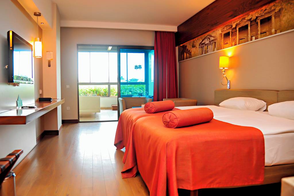 AYT_81270_Commodore_Elite_Suites_&_Spa_0122_01.jpg