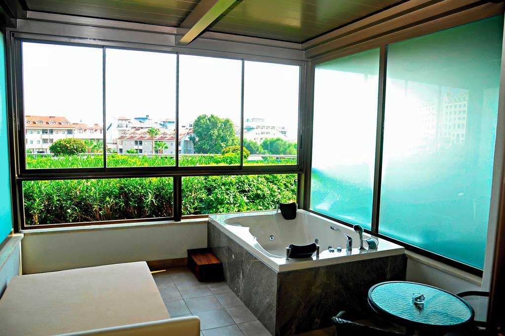 AYT_81270_Commodore_Elite_Suites_&_Spa_0122_03.jpg