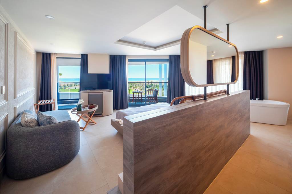 AYT_83315_Liu_Resorts_1222_06.jpg