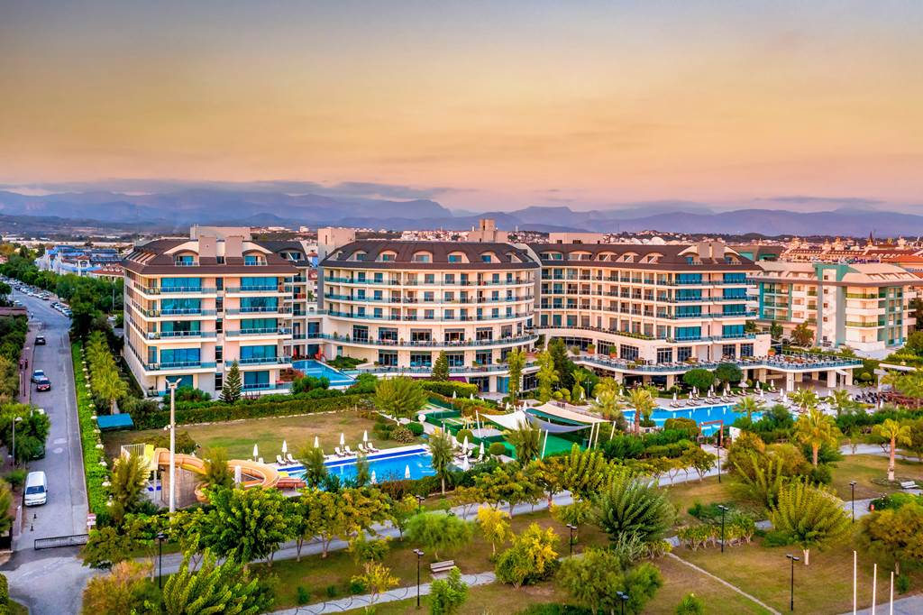 AYT_81270_Commodore_Elite_Suites_&_Spa_1220_09.jpg