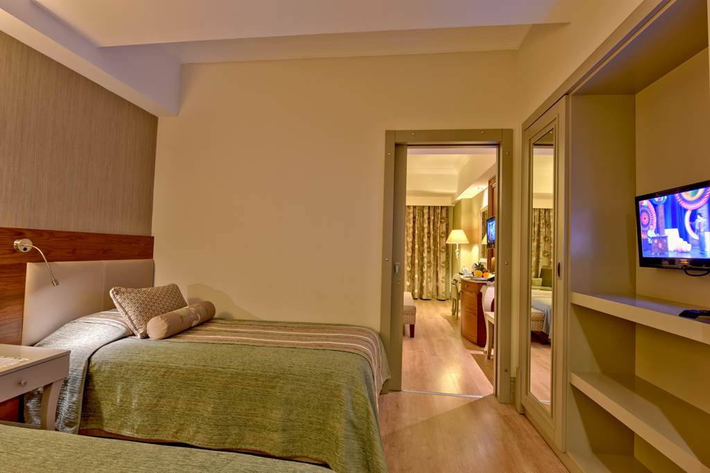 AYT_75752_Side_Star_Resort_0517_34.jpg