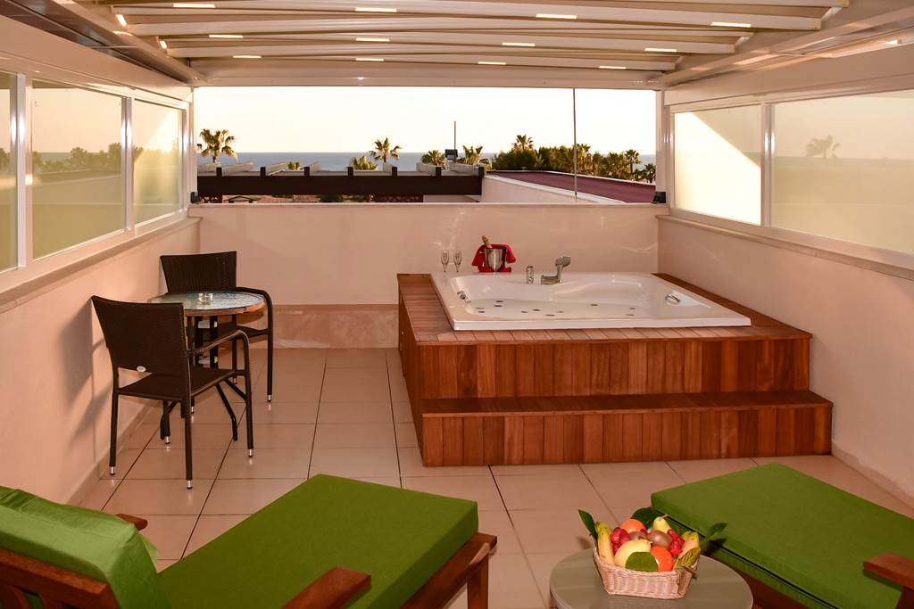 AYT_75752_Side_Star_Resort_0422_02.jpg