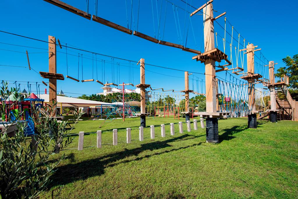 AYT_75752_Side_Star_Resort_1220_01.jpg