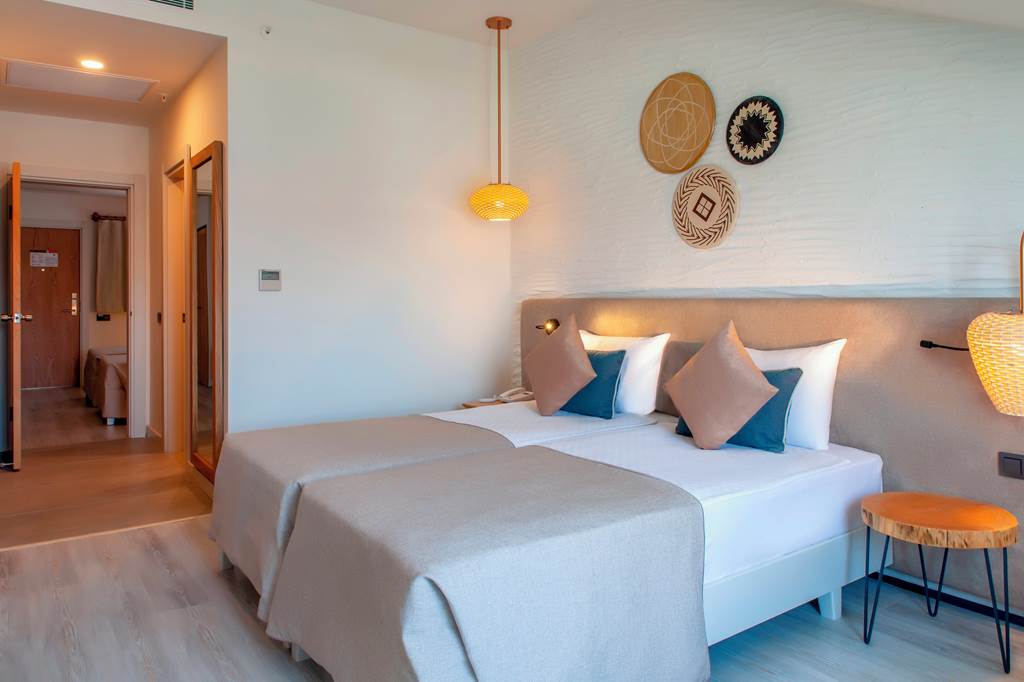 AYT_80766_Side_Royal_Style_Hotel_1121_02.jpg
