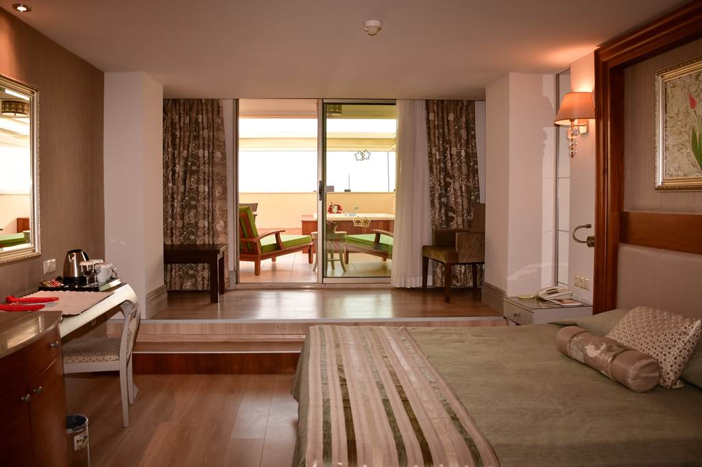 AYT_75752_Side_Star_Resort_0422_01.jpg