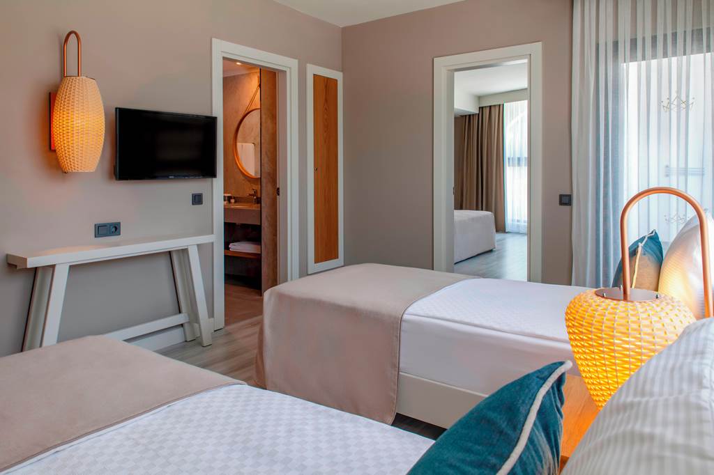 AYT_80766_Side_Royal_Style_Hotel_1121_01.jpg