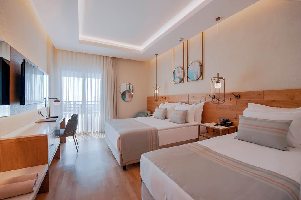 AYT_82838_Miramare_Beach_0321_21.jpg