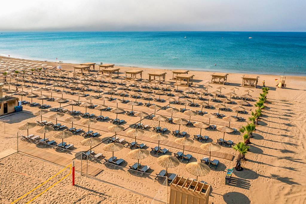 AYT_83315_Liu_Resorts_1121_06.jpg