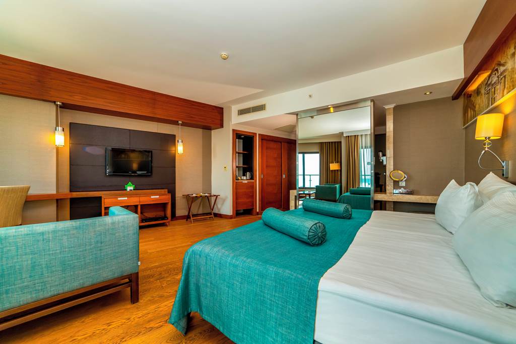 AYT_81270_Commodore_Elite_Suites_&_Spa_1220_05.jpg