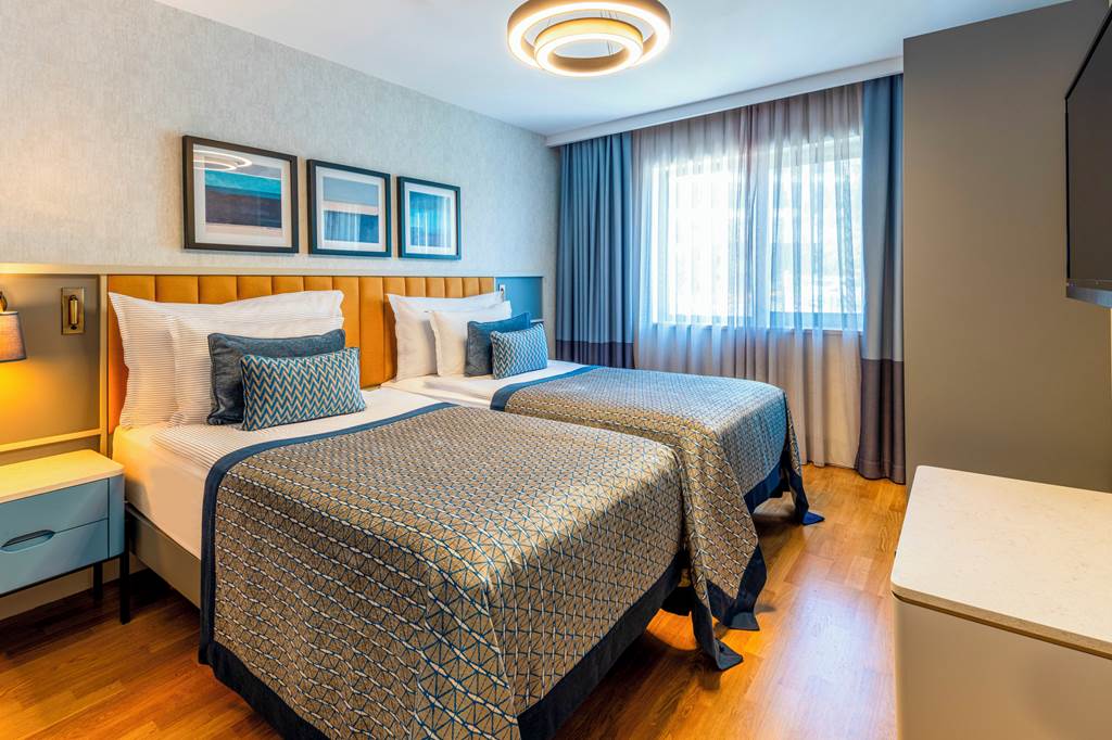 AYT_75817_Arum_Barut_Collection_1223_09.jpg