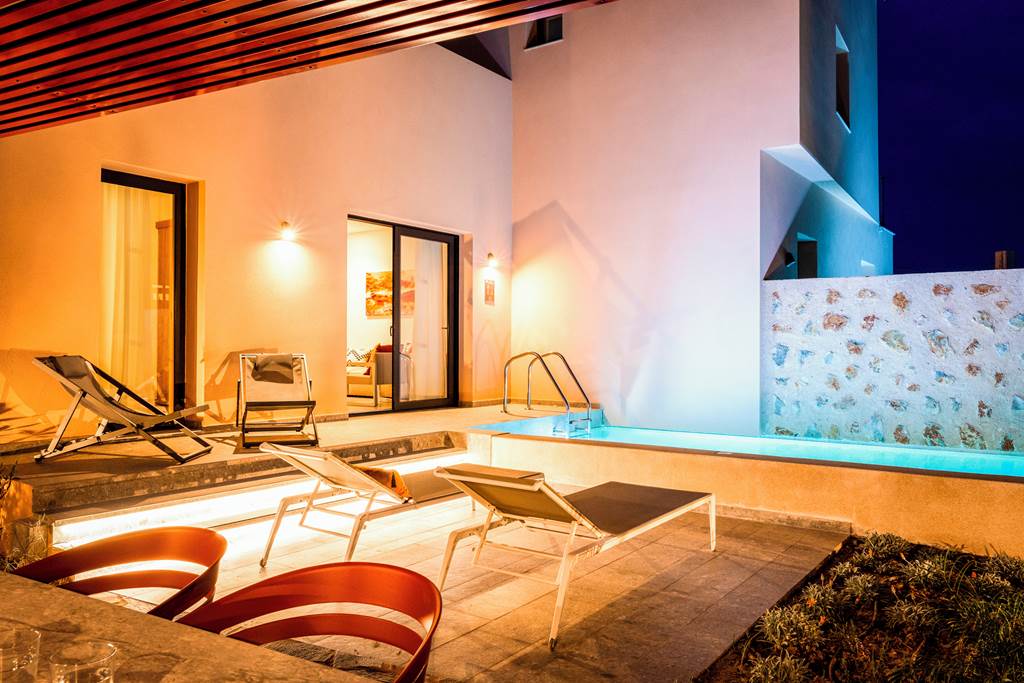 RHO_85041_Villa_Nisi_Chalki_0123_05.jpg