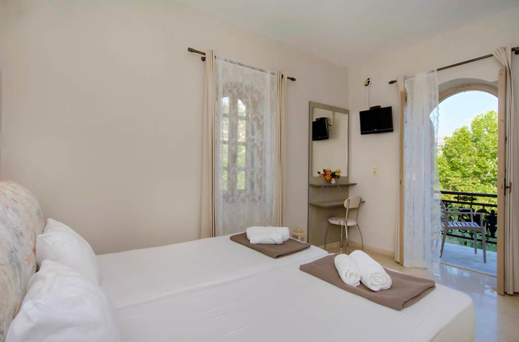 KLX_83872_Nikas_Rooms_and_Apartments_0522_03.jpg